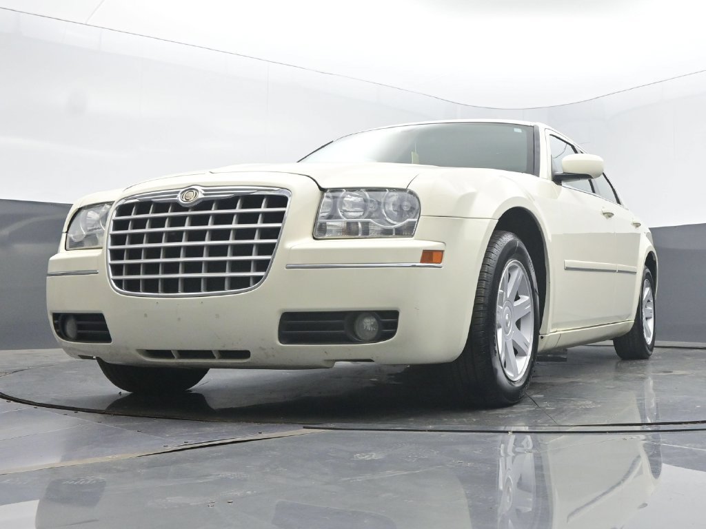 Used 2005 Chrysler 300 Touring w/ Sound Group RWD image 40