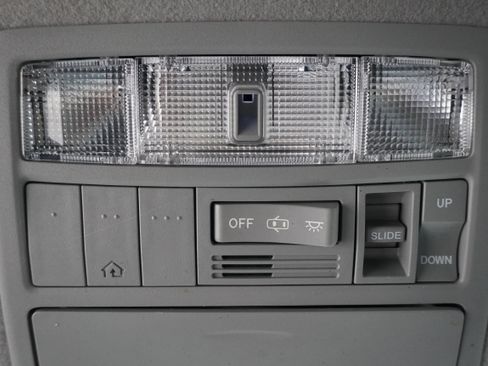 Used 2013 Toyota Highlander SE image 25