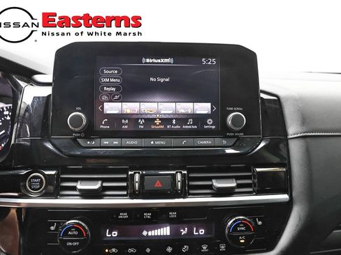 Used 2022 Nissan Pathfinder SV AWD/4WD image 12