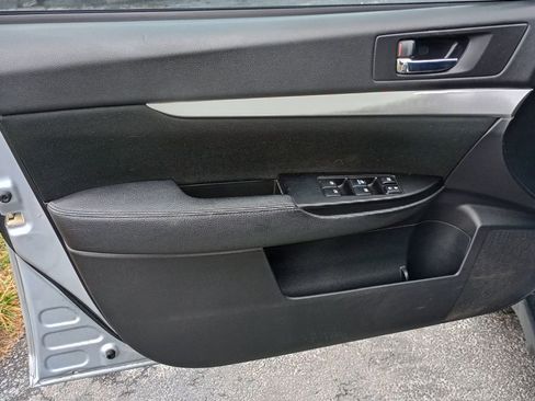 Used 2014 Subaru Outback 2.5i Premium image 11