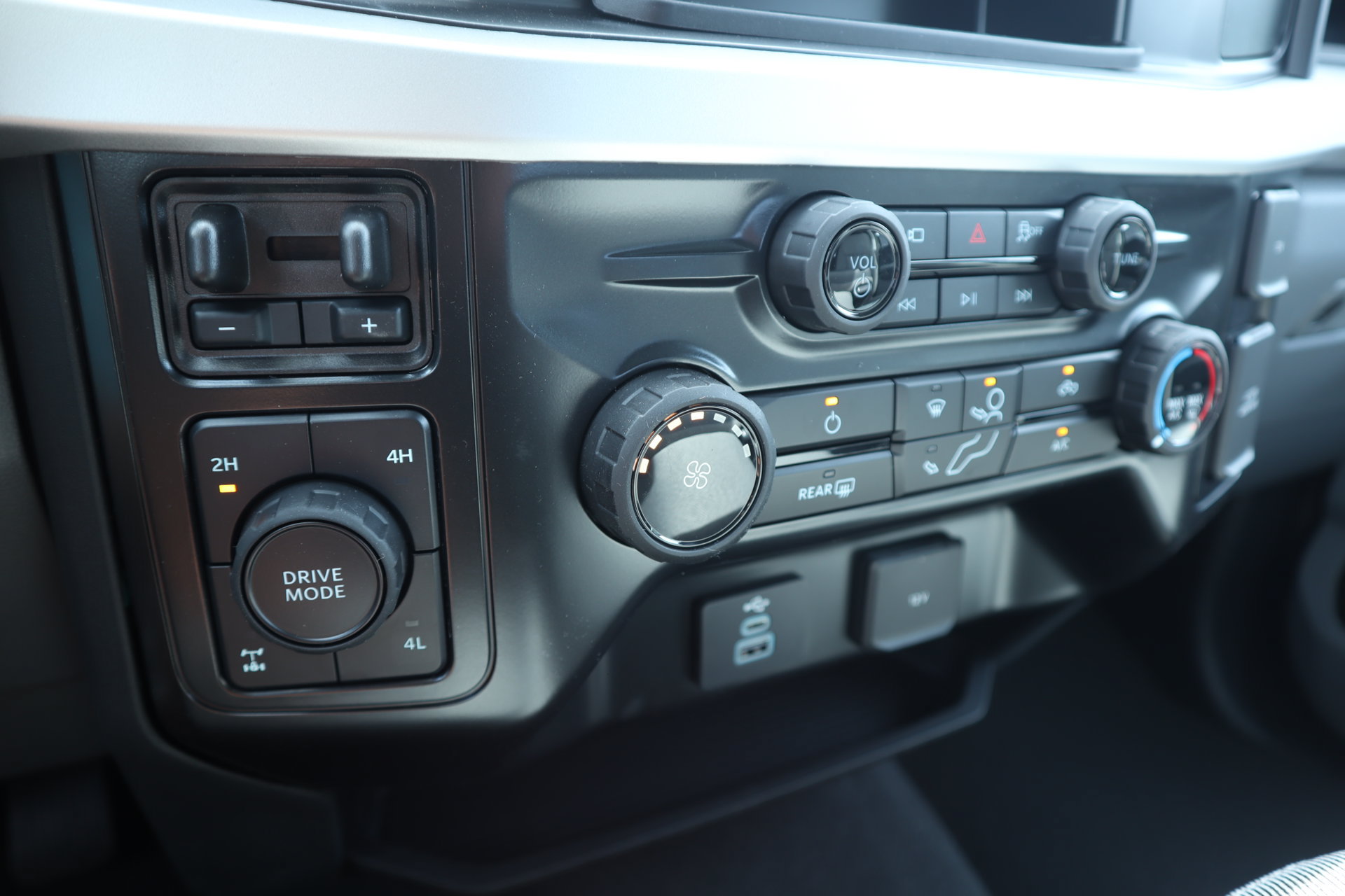 New 2026 Ford F250 XL w/ STX Appearance Package AWD/4WD image 7