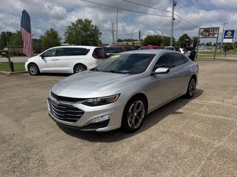 Used 2022 Chevrolet Malibu LT FWD image 4