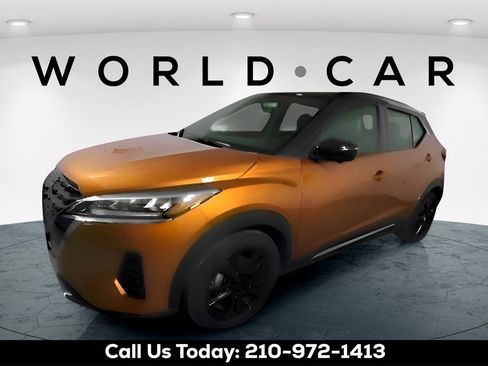 Used 2021 Nissan Kicks SR w/ SR Premium Package image 3