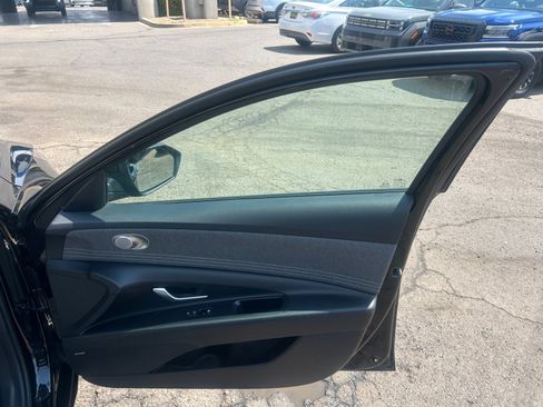 Used 2023 Hyundai Elantra Limited FWD image 33