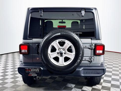 Used 2019 Jeep Wrangler Sport AWD/4WD image 6