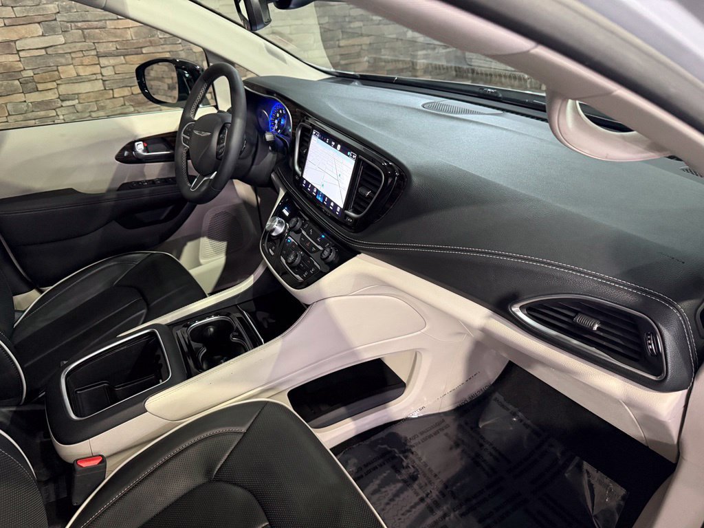 Used 2024 Chrysler Pacifica Limited AWD/4WD image 28