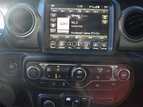 Used 2022 Jeep Gladiator Willys image 19