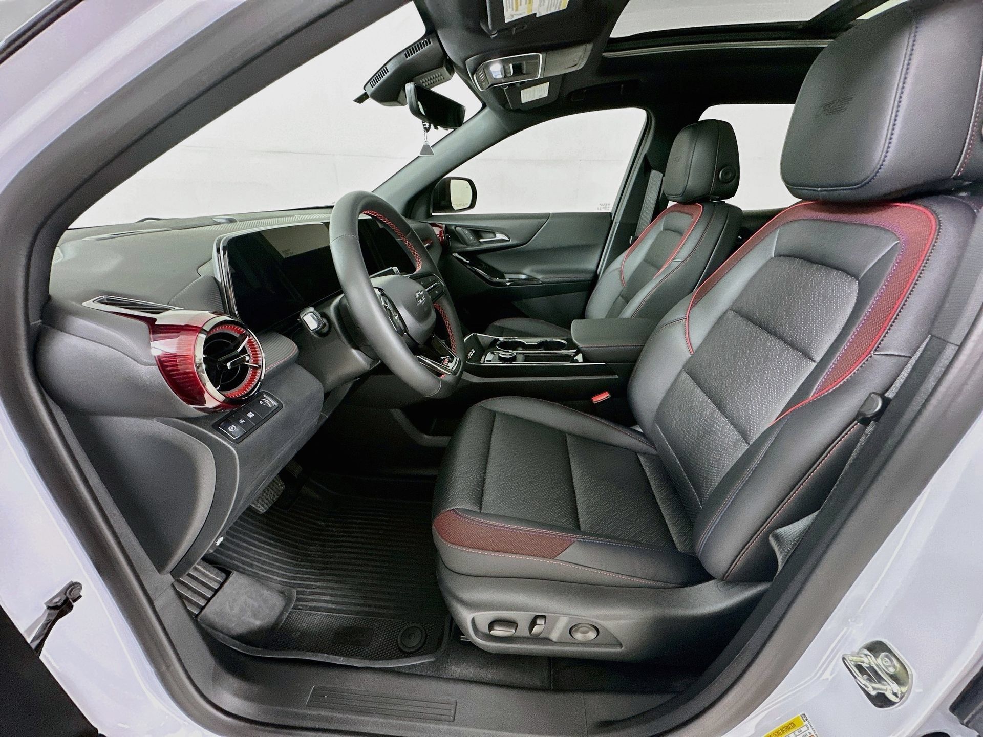 Used 2026 Chevrolet Equinox RS w/ Safety and Technology Package FWD image 22