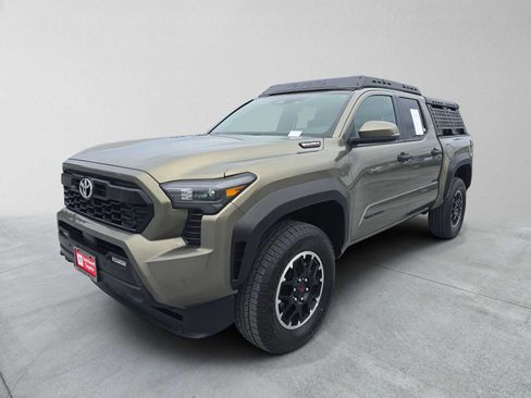 Used 2025 Toyota Tacoma TRD Off-Road w/ TRD Off Road Upgrade Package AWD/4WD image 3