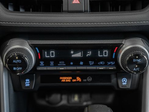 Used 2021 Toyota RAV4 XLE w/ Convenience Package FWD image 21
