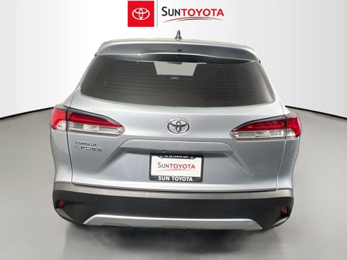 Used 2023 Toyota Corolla Cross L image 5