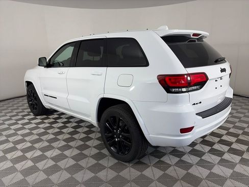Used 2019 Jeep Grand Cherokee Altitude image 5