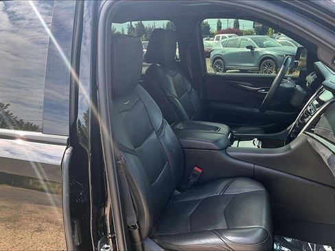 Used 2019 Cadillac Escalade Platinum AWD/4WD image 10