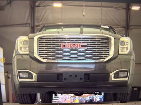 Used 2019 GMC Yukon Denali w/ Denali Ultimate Package image 3