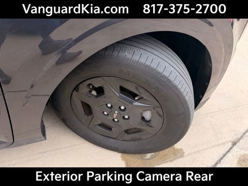 Used 2025 Kia Carnival FWD image 11