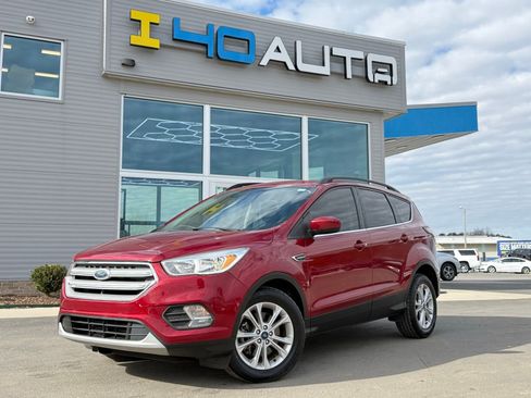 Used 2018 Ford Escape SE image 1