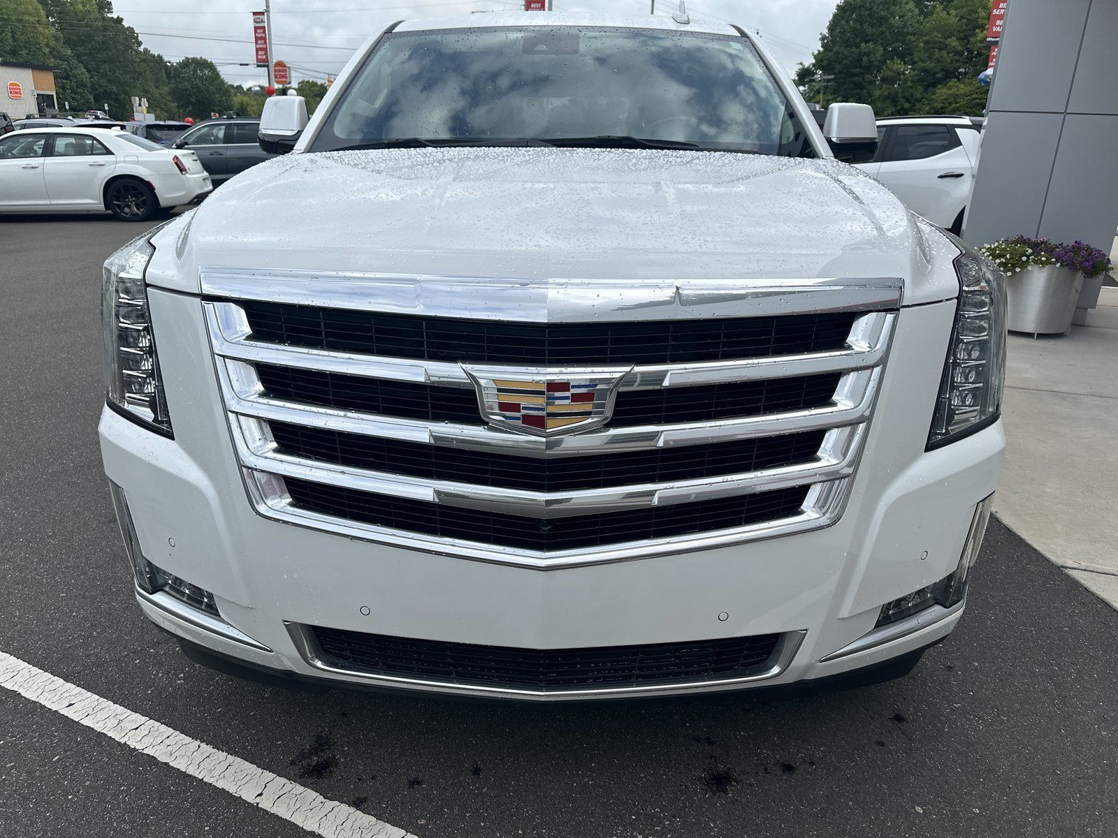 Used 2020 Cadillac Escalade Luxury AWD/4WD image 3