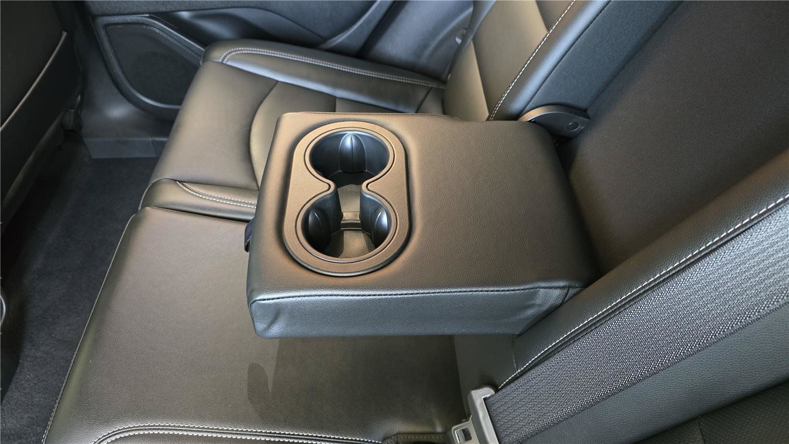 Used 2024 GMC Terrain SLT w/ Elevation Edition AWD/4WD image 19