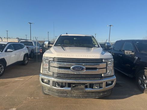 Used 2019 Ford F250 Lariat w/ Chrome Package image 9