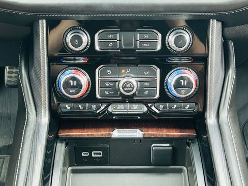 Used 2023 GMC Yukon XL Denali Ultimate w/ LPO, Floor Liner Package AWD/4WD image 30