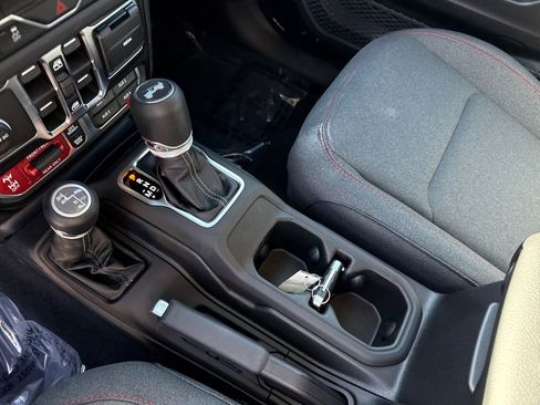 New 2026 Jeep Wrangler Unlimited Rubicon w/ Whitecap Package AWD/4WD image 25