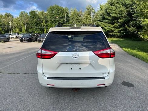 Used 2018 Toyota Sienna XLE w/ XLE Navigation Package AWD/4WD image 4