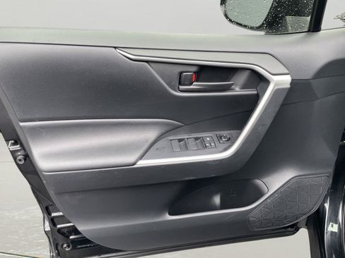 Used 2019 Toyota RAV4 LE AWD/4WD image 21