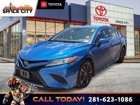Used 2020 Toyota Camry XSE FWD image 1