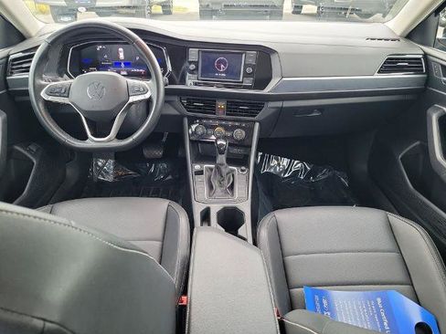 Used 2024 Volkswagen Jetta SE FWD image 13