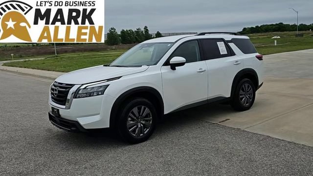 Used 2025 Nissan Pathfinder SV FWD image 4