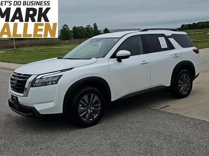 Used 2025 Nissan Pathfinder SV