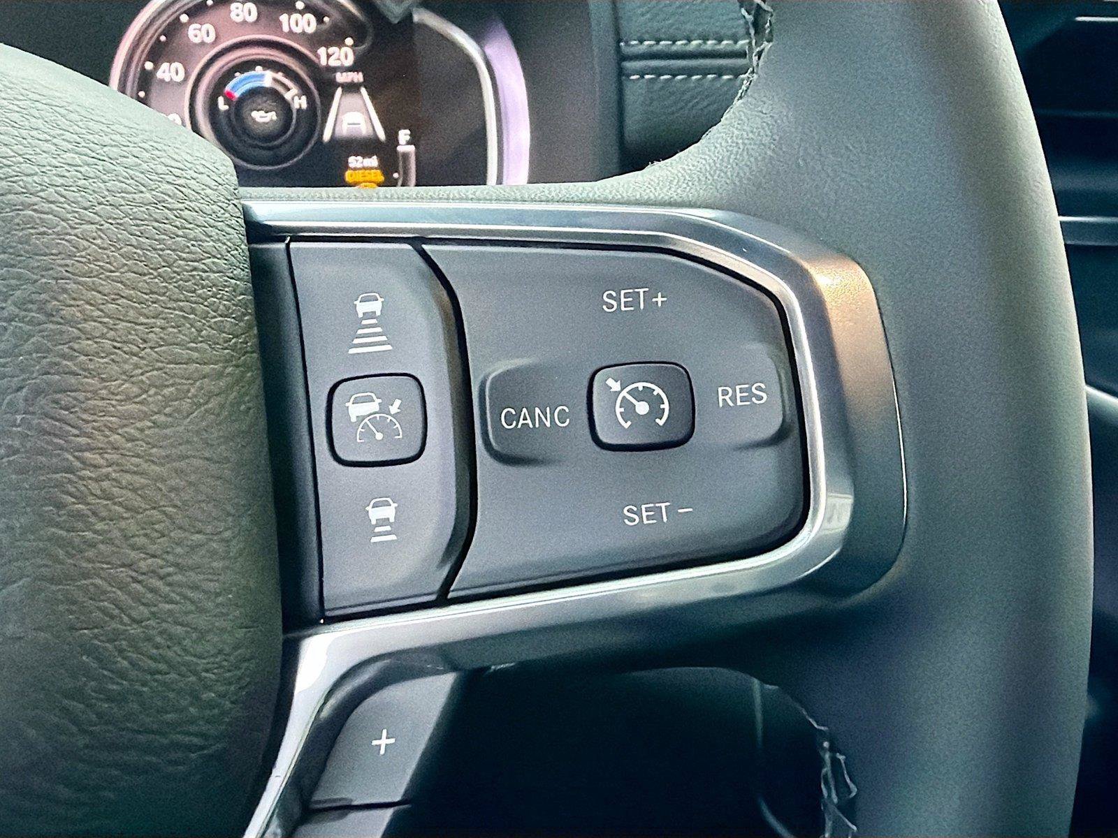 New 2026 RAM 2500 Laramie AWD/4WD image 36