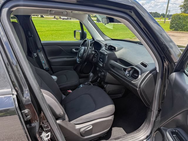 Used 2018 Jeep Renegade Altitude FWD image 11