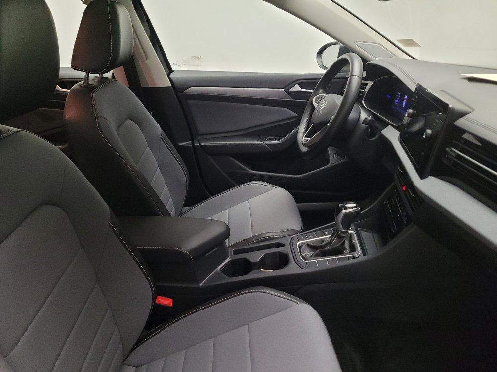 Used 2025 Volkswagen Jetta SE FWD image 21