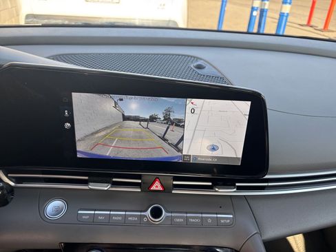 Used 2025 Hyundai Elantra SEL image 17