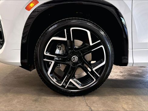 New 2026 Volkswagen Tiguan SEL R-Line AWD/4WD image 13
