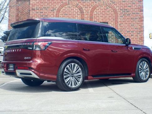 Used 2025 INFINITI QX80 Sensory AWD/4WD image 5