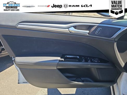 Used 2014 Ford Fusion SE FWD image 17