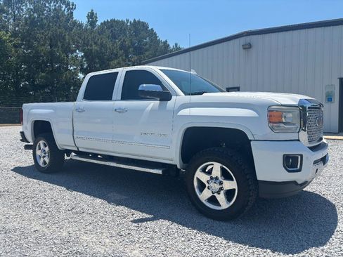 Used 2015 GMC Sierra 2500 Denali w/ Duramax Plus Package AWD/4WD image 3