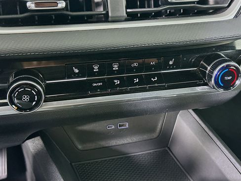 Used 2025 Chevrolet Equinox LT image 24