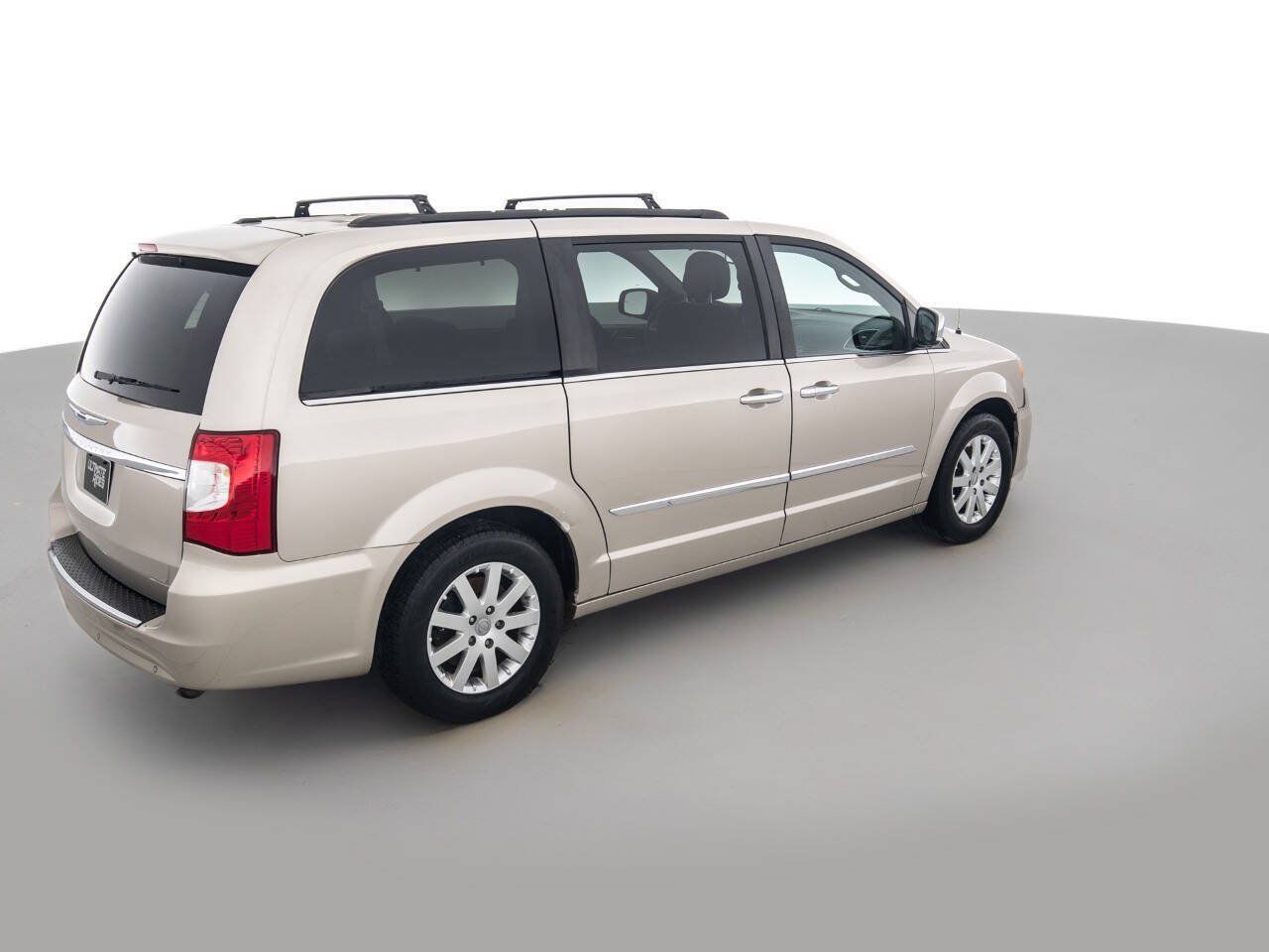 Used 2012 Chrysler Town & Country Touring-L w/ Entertainment Group #2 FWD image 5