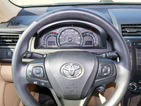 Used 2015 Toyota Camry LE FWD image 19
