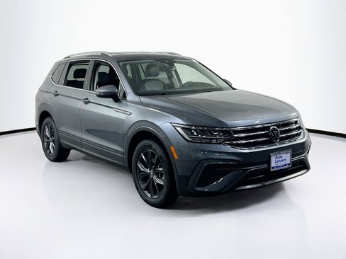 Used 2022 Volkswagen Tiguan SE image 3