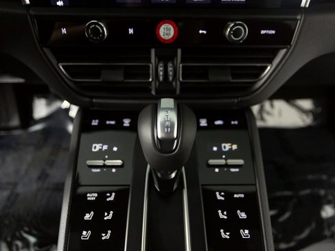 New 2026 Porsche Macan image 23