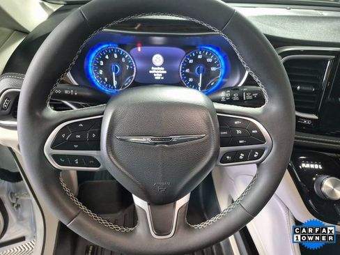 Used 2022 Chrysler Pacifica Limited image 11