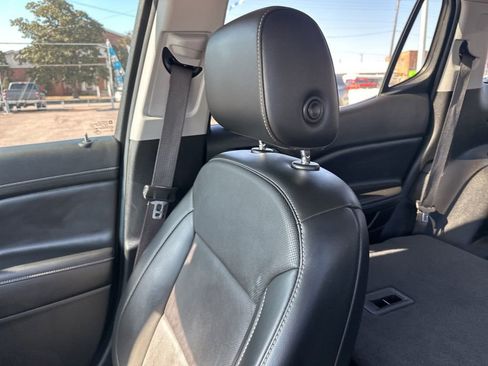 Used 2021 GMC Acadia SLT w/ Elevation Edition image 18