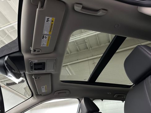 New 2025 Honda Pilot Touring image 15