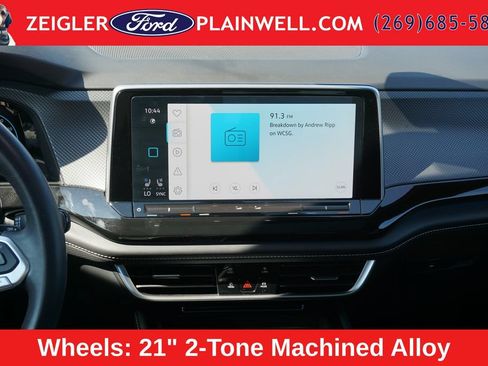 Used 2025 Volkswagen Atlas Cross Sport SEL Premium R-Line AWD/4WD image 17