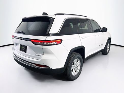 Used 2023 Jeep Grand Cherokee Laredo image 9