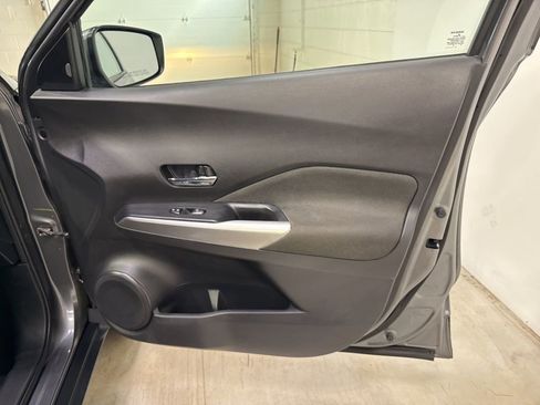 Used 2019 Nissan Kicks SV image 35